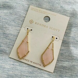 New Kendra Scott Pink Quartz and Gold Geometric Drop Earrings